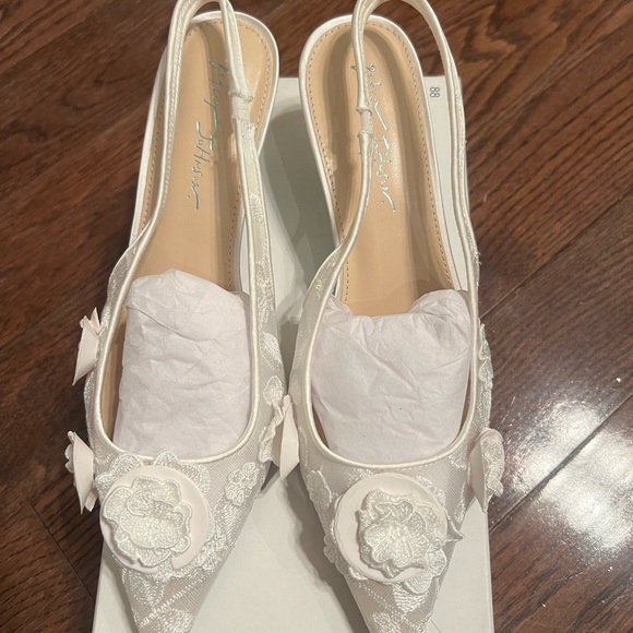 Betsey Johnson Floral Lace White Heels - Picture 2 of 4